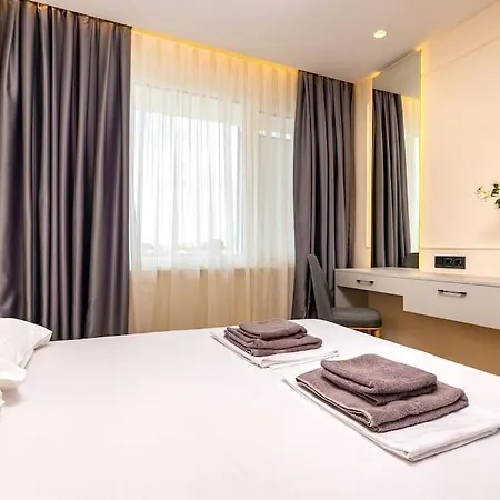 Sunset 2br Street Parking Included *