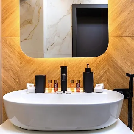 Апартамент Sunset 2br Street Parking Included