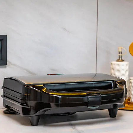 Sunset 2Br Apartment Central Street Parking Included