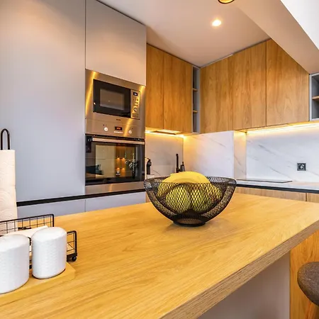 Апартамент Sunset 2br Street Parking Included Пловдив