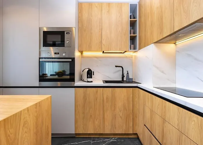 Sunset 2Br Apartment Central Street Parking Included *