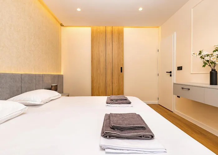 Sunset 2br Parking Included Apartment *