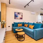 Sunset 2br Street Parking Included Apartment *
