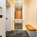 Sunset 2br Street Parking Included Apartment