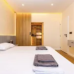 Sunset 2br Street Parking Included Apartment *