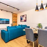 Apartment Sunset 2br Street Parking Included *
