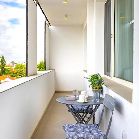 Sunset 2br Parking Included *