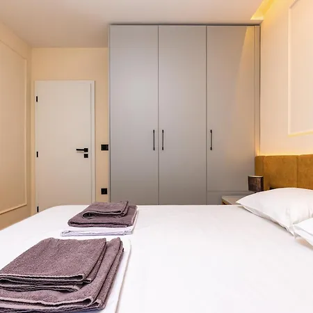 Sunset 2br Street Parking Included *