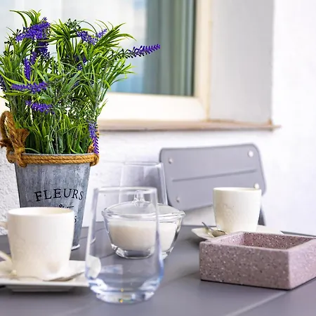 Sunset 2br Parking Included Apartment *