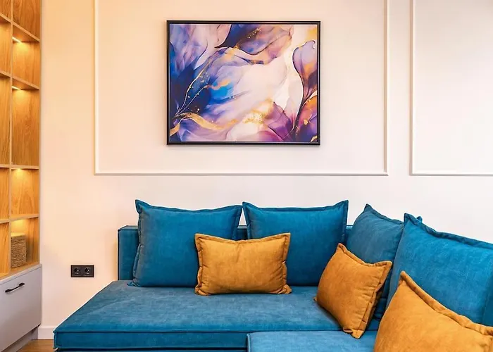 Sunset 2Br Apartment Central Street Parking Included