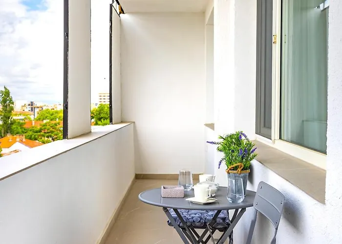 Sunset 2br Parking Included *