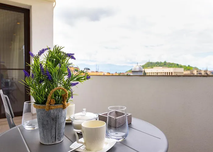 Sunset 2Br Apartment Central Street Parking Included Appartement