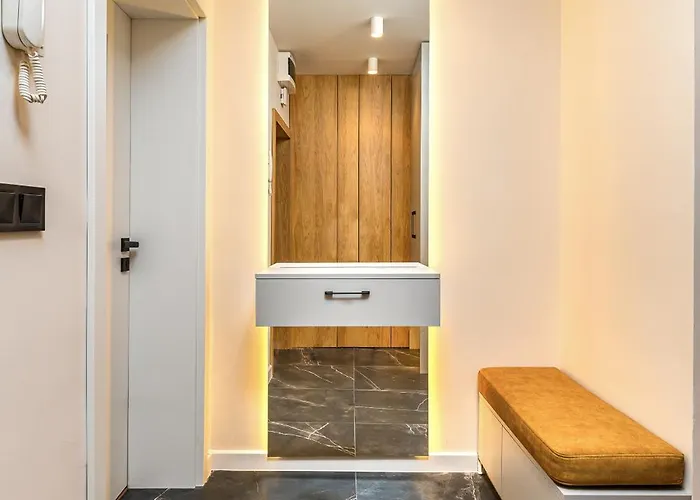 Sunset 2Br Apartment Central Street Parking Included *